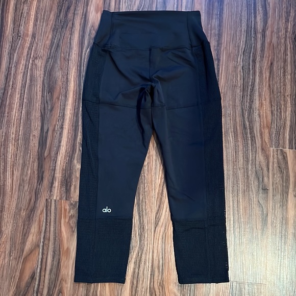 NWOT Alo Yoga Off The Grid Capri Legging - Picture 10 of 16